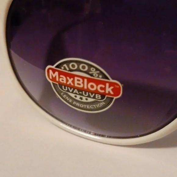 NWT - Foster Grant Luxury Fashion Sunglasses Trend - Picture 6 of 7